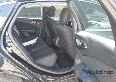 2016 Chrysler 200 Touring z USA, uszkodzony, nr VIN 1C3CCCFB1GN189046